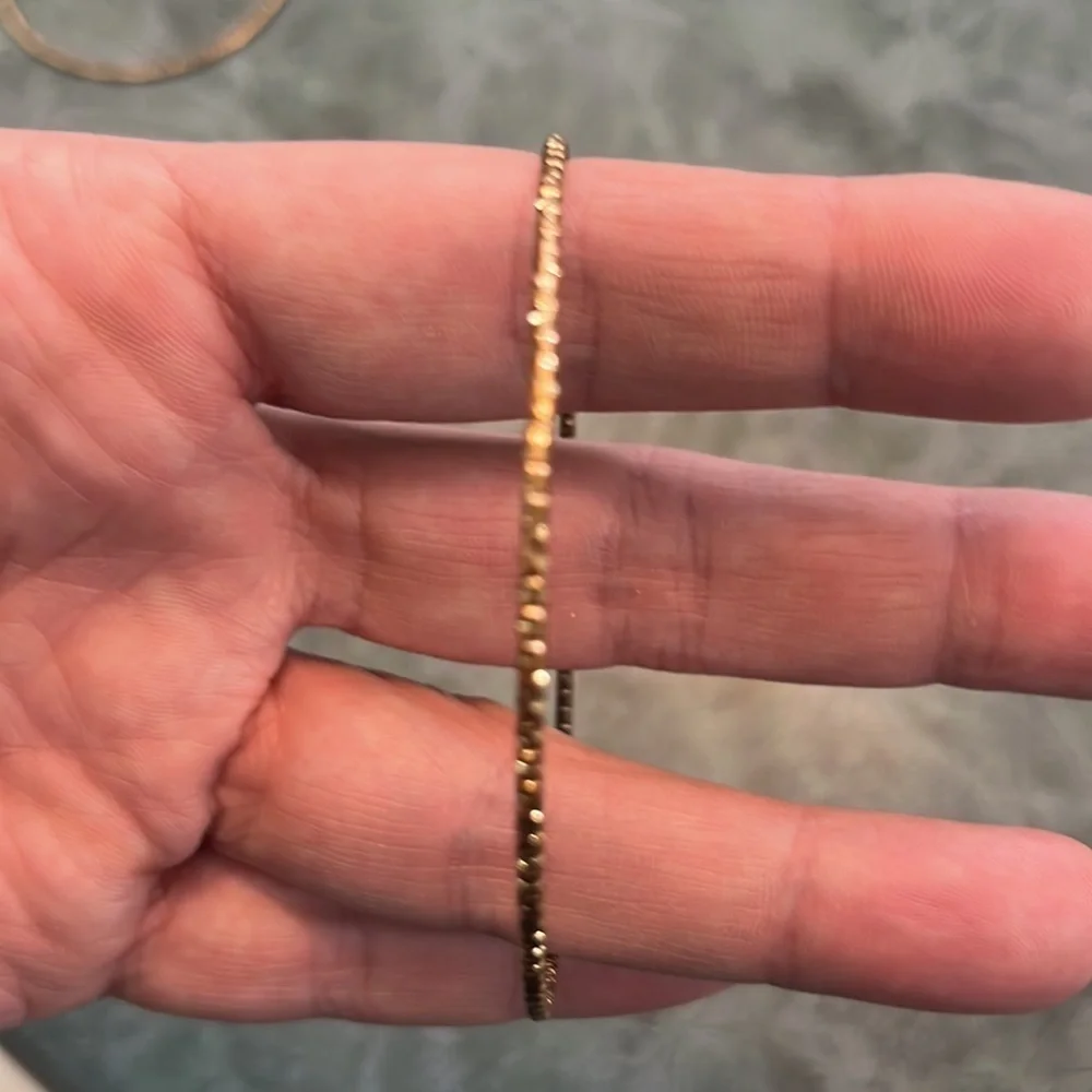 Vintage brass coloured bracelets - Picture 9 of 12